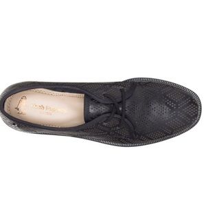 Hush Puppies Chow Chow Perf Lace Size 8.5 new